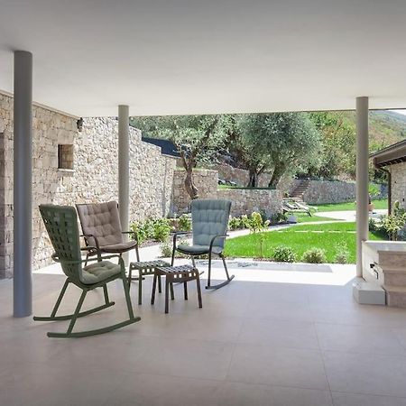 Villa Divina - Apt Divina Con Piscina E Vista Lago Castelletto Di Brenzone Exterior foto