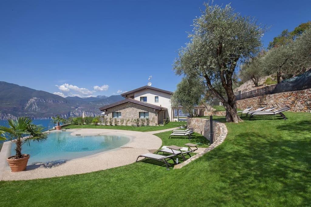 Villa Divina - Apt Divina Con Piscina E Vista Lago Castelletto Di Brenzone Exterior foto