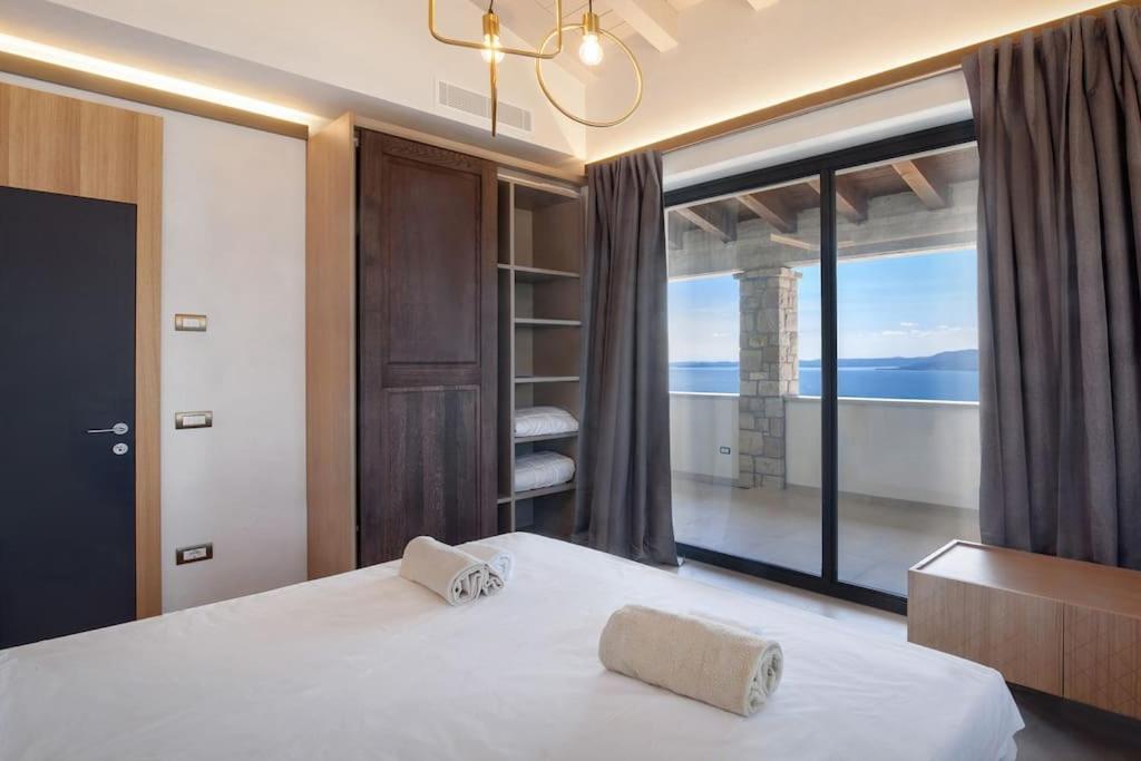 Villa Divina - Apt Divina Con Piscina E Vista Lago Castelletto Di Brenzone Exterior foto