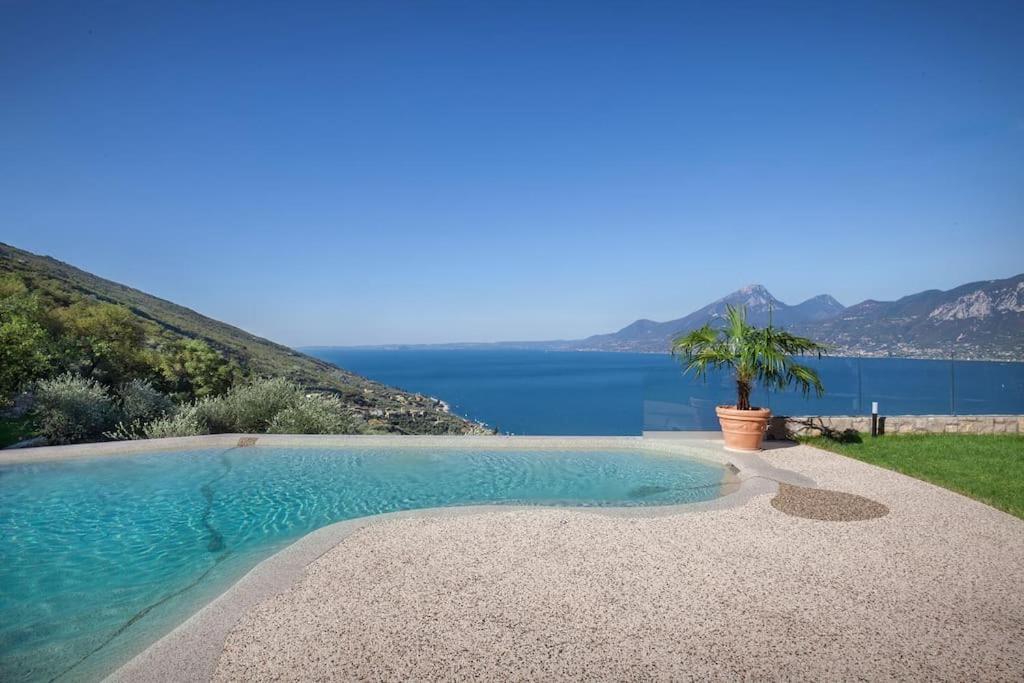 Villa Divina - Apt Divina Con Piscina E Vista Lago Castelletto Di Brenzone Exterior foto