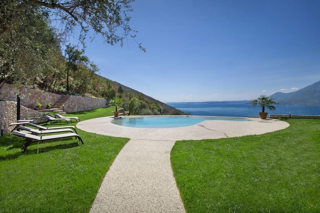 Villa Divina - Apt Divina Con Piscina E Vista Lago Castelletto Di Brenzone Exterior foto