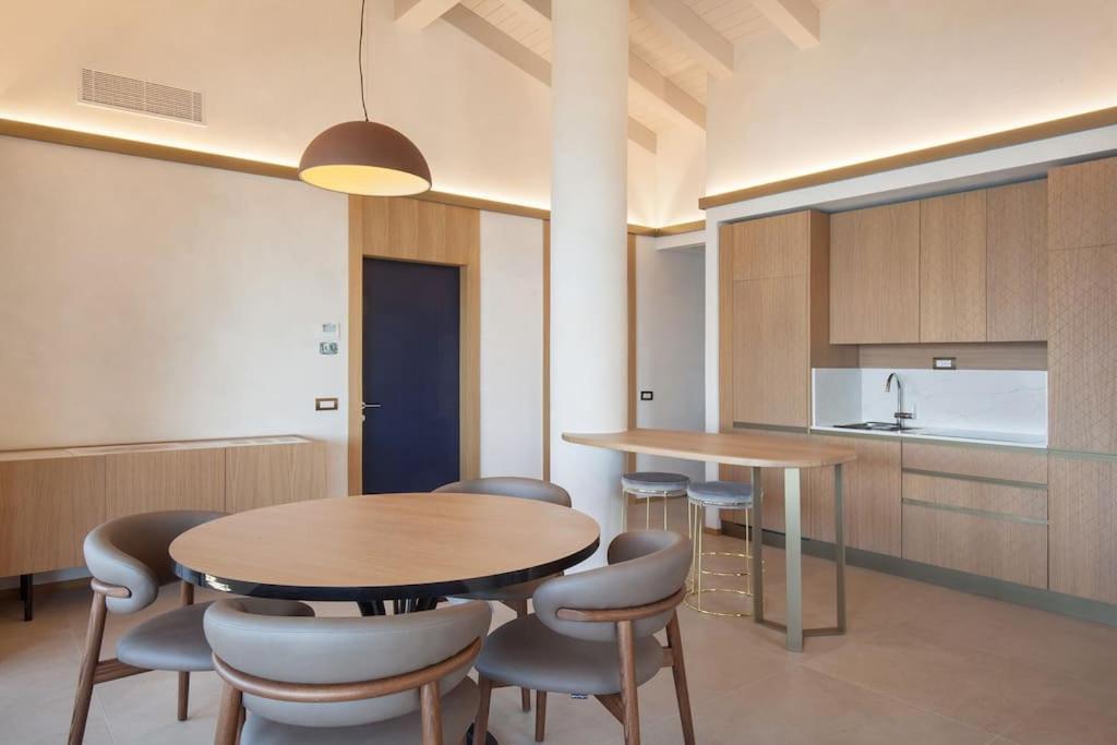 Villa Divina - Apt Divina Con Piscina E Vista Lago Castelletto Di Brenzone Exterior foto